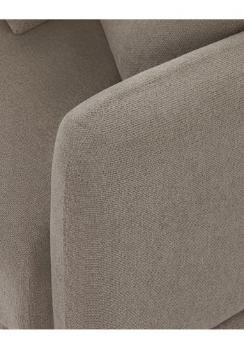 Maggie sofa, m. hjre chaiselong og 4 pyntepuder - brun stof og sort metal