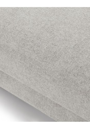 Maggie sofa, med hyre sjeselong og 4 pynteputer - grtt og sort metall