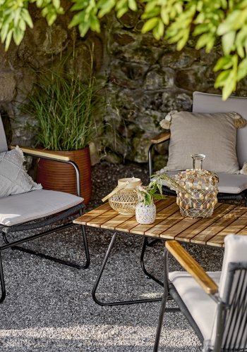 BLOOMINGVILLE Hampton Outdoor-Loungesessel, mit Armlehnen, Kissen – Akazienholz und schwarze geflochtene Kordel/Metall