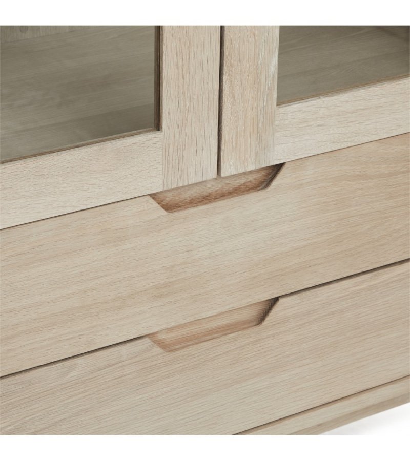 Nyborg Vitrine, mit LED-Licht, 2 Glastüren, 3 Glasböden, 2 Schubladen – weiß geöltes Eichenfurnier