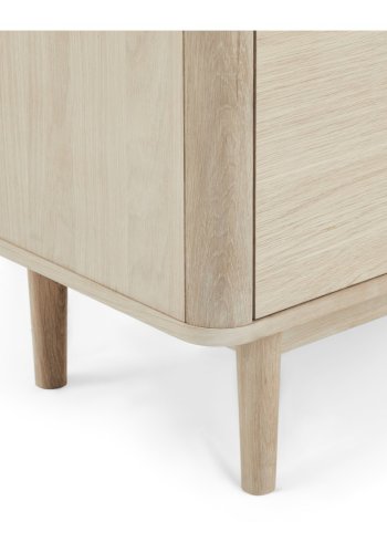 Nyborg hy skjenk, m. 4 drer og 3 hyller - glass, hvitoljet eikefiner, eik og tre