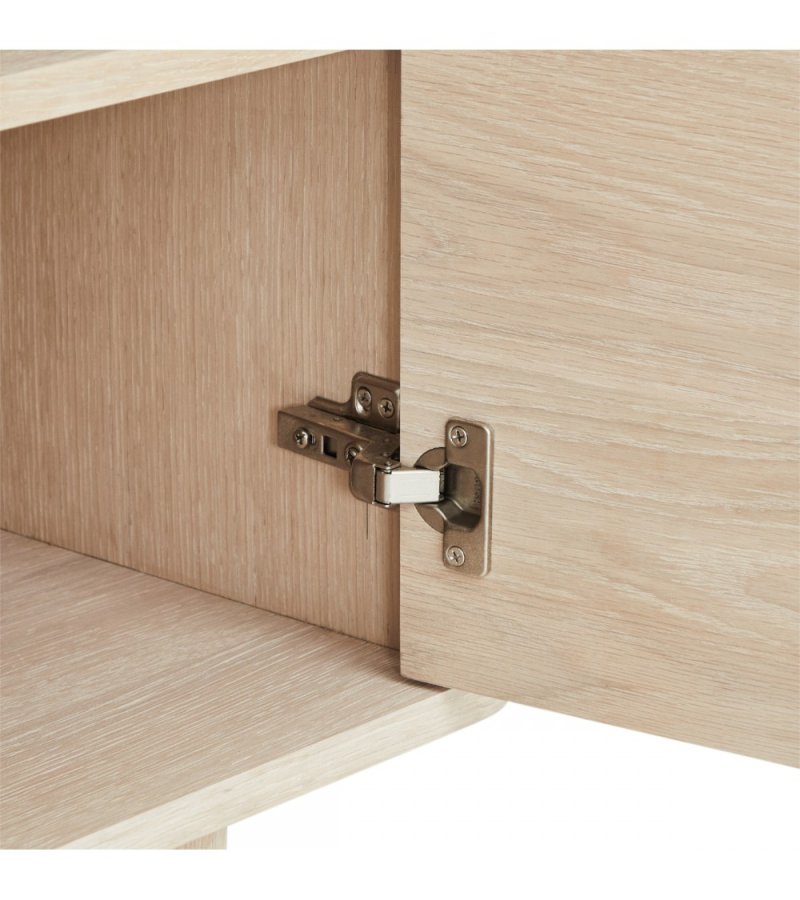 Nyborg skjenk, m. 2 drer, 3 skuffer og 2 hyller - hvitoljet eikefiner, eik og tre (180x45)