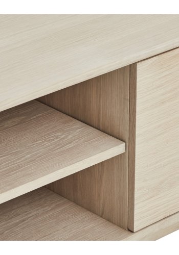 Nyborg TV-bord, m. 2 drer og 3 hyller - hvitoljet eikefiner, eik og tre (180x45)