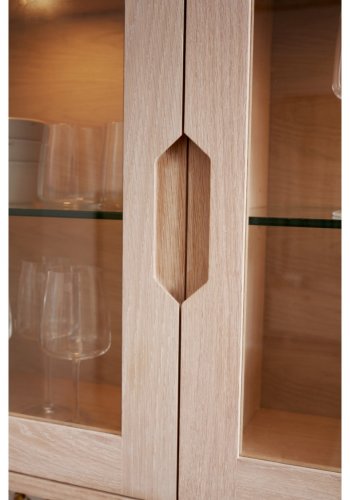 Nyborg veggskap, m. LED-lys, 3 glassdrer, 3 glasshyller - hvitoljet eikefiner og eik