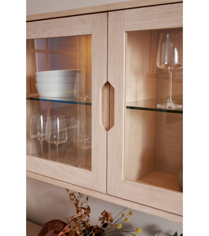 Nyborg veggskap, m. LED-lys, 3 glassdrer, 3 glasshyller - hvitoljet eikefiner og eik