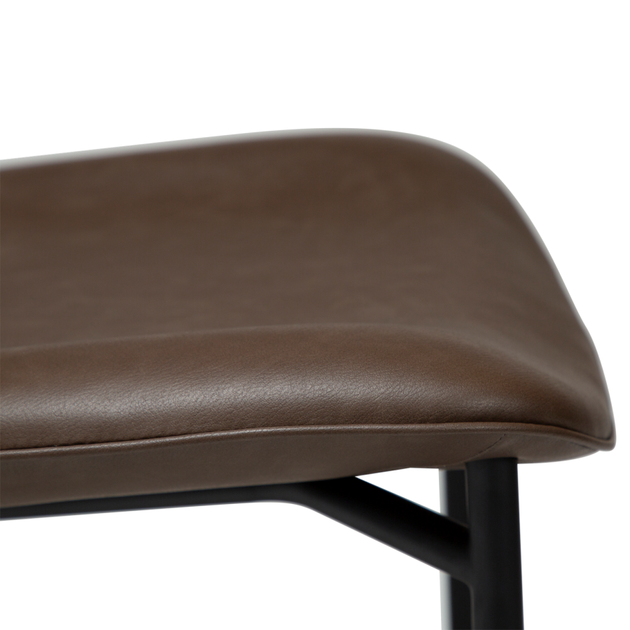 DANFORM OHMY Esszimmerstuhl - Major braunes Kunstleder und schwarzer Stahl