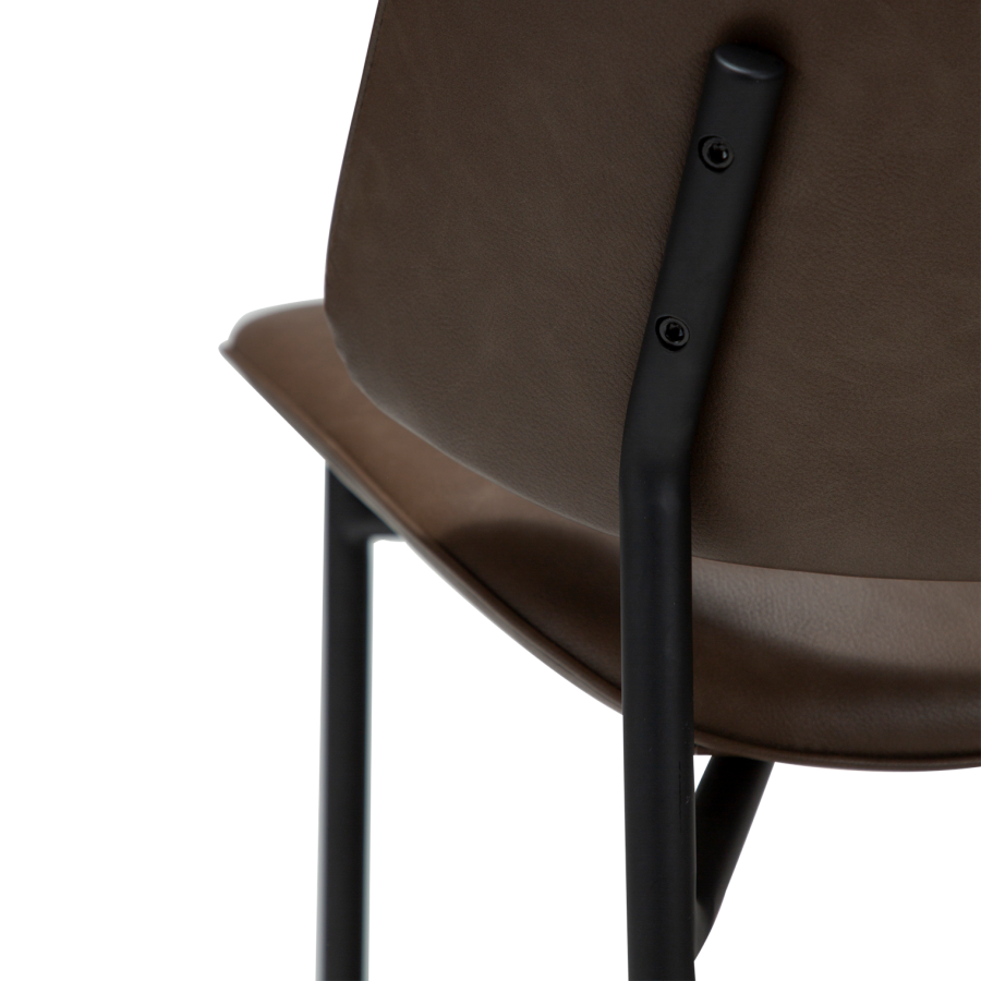 DANFORM OHMY Esszimmerstuhl - Major braunes Kunstleder und schwarzer Stahl
