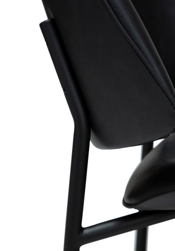 DANFORM OHMY Esszimmerstuhl - Rabenschwarzes Kunstleder und schwarzer Stahl