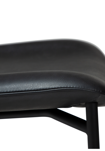 DANFORM OHMY Esszimmerstuhl - Rabenschwarzes Kunstleder und schwarzer Stahl