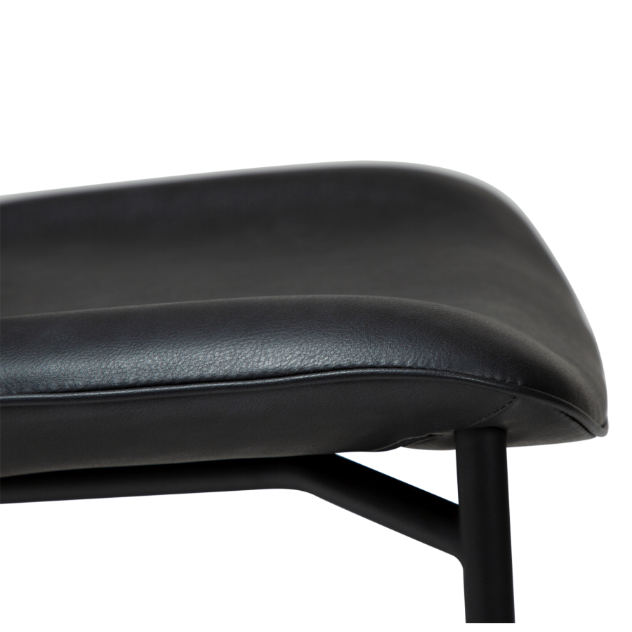 DANFORM OHMY Esszimmerstuhl - Rabenschwarzes Kunstleder und schwarzer Stahl