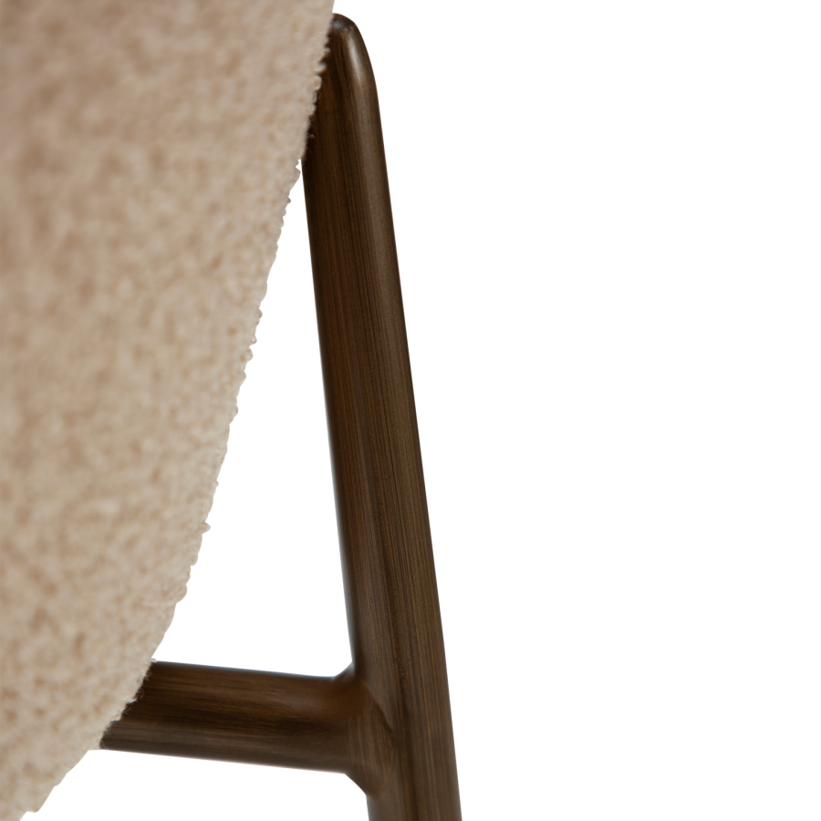 DANFORM Orbit Thekenstuhl, mit Rückenlehne - RPES Bouclé-Stoff, matt, Mandel, Glimmer und Stahl, Messing antik