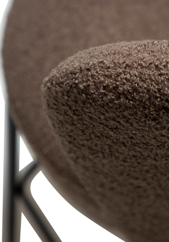 DANFORM Orbit Thekenstuhl, mit Rückenlehne und Fußstütze - Major brauner RPES Bouclé-Stoff und schwarzer Stahl