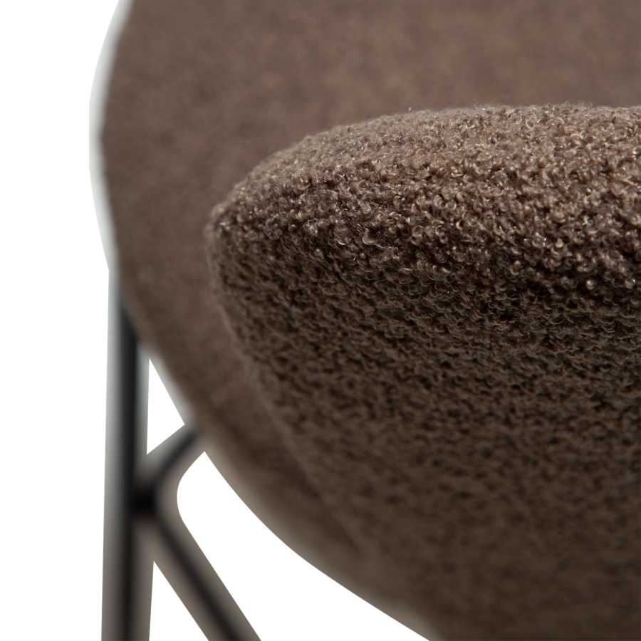 DANFORM Orbit Thekenstuhl, mit Rückenlehne und Fußstütze - Major brauner RPES Bouclé-Stoff und schwarzer Stahl