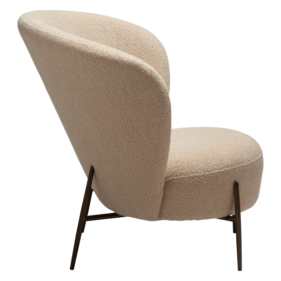 DANFORM Orbit Loungesessel - matt mandelfarbener RPES-Bouclé-Stoff mit Glimmer und antikem Messingstahl