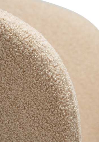 DANFORM Orbit Loungesessel - matt mandelfarbener RPES-Bouclé-Stoff mit Glimmer und antikem Messingstahl