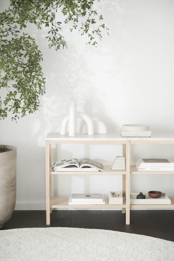 ROWICO Orwel konsolbord, m. 2 hylder - beige travertin og hvidvasket eg (140x40)