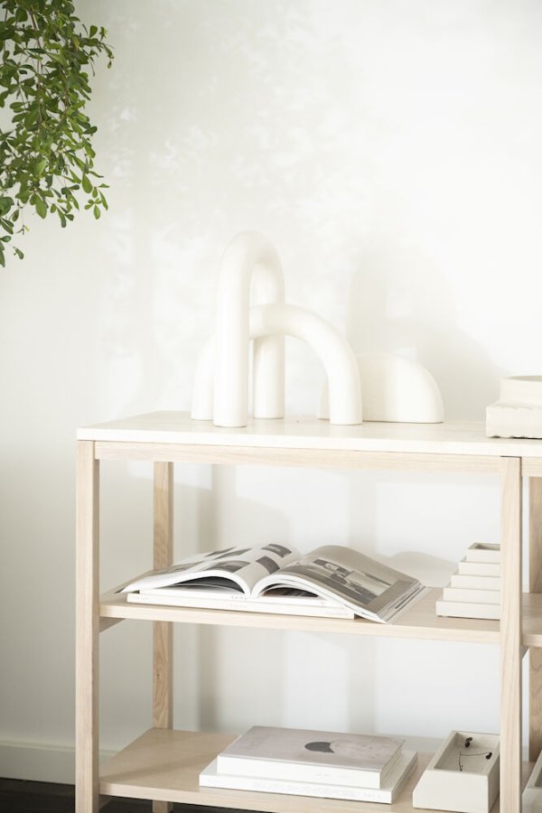 ROWICO Orwel konsolbord, m. 2 hylder - beige travertin og hvidvasket eg (140x40)