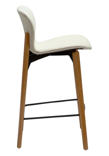 DANFORM Paragon Thekenstuhl, mit Rückenlehne und Fußstütze – cremefarbener Bouclé-Stoff und braunes Eschenholz