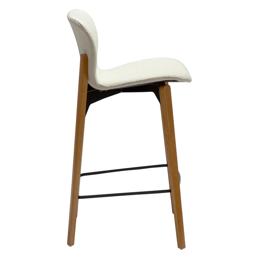 DANFORM Paragon Thekenstuhl, mit Rückenlehne und Fußstütze – cremefarbener Bouclé-Stoff und braunes Eschenholz
