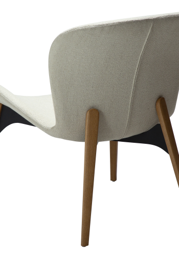 DAN-FORM PARAGON lenestol i hvitt bouclstoff med eikeben