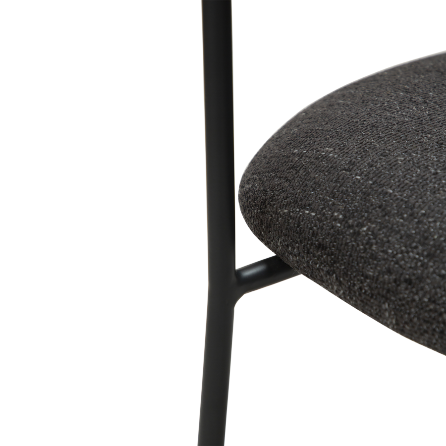 DAN-FORM Plenti Sessel - schwarzer Bouclé-Stoff und schwarzer Stahl