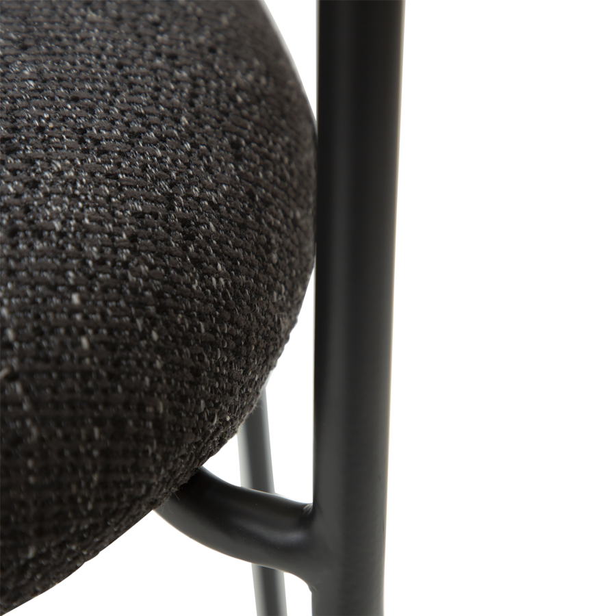 DAN-FORM Plenti Sessel - schwarzer Bouclé-Stoff und schwarzer Stahl