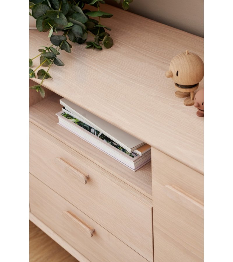 Porto Kleines Sideboard, m. 2 Türen, 2 Regalen, 2 Schubladen, 1 Fach - weiß geöltes Eichenfurnier und Holz (160x42)