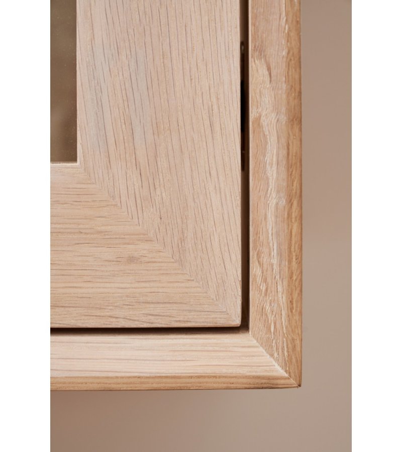 Porto Lite veggskap, m. LED-lys, 3 glassdrer, 3 glasshyller - hvitoljet eikefiner og eik