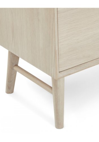 Porto Stor skjenk, m. 3 drer, 3 hyller, 2 skuffer, 1 rom - hvitoljet eikefiner og tre (212x42)