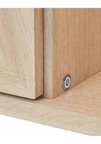 Porto Stort overskap, m. LED-lys, 4 glassdrer, 4 glasshyller - hvitoljet eikefiner og eik