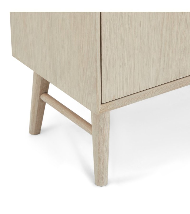 Porto Vitrine, mit LED-Licht, 4 Türen, 2 Schubladen, 6 Einlegeböden – Glas, weiß geöltes Eichenfurnier und Holz