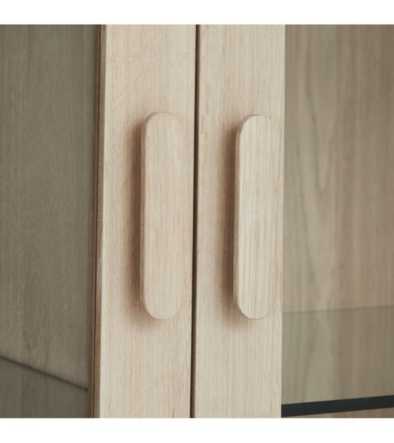 Porto Vitrine, mit LED-Licht, 4 Türen, 2 Schubladen, 6 Einlegeböden – Glas, weiß geöltes Eichenfurnier und Holz