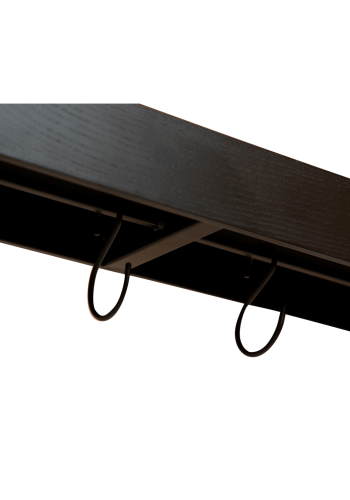 DAN-FORM PROTOPIA Hylle Sortbeiset askefiner og svart metall med svarte metallkroker