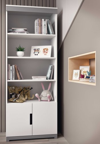 Tomic barnehylle, m. 2 drer og 4 hyller - hvit sponplate og MDF