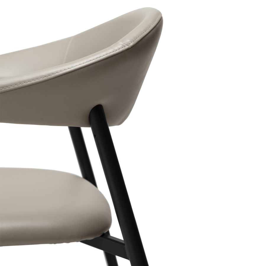 DAN-FORM ROVER Lenestol i kasjmirkunstskinn med svarte ben