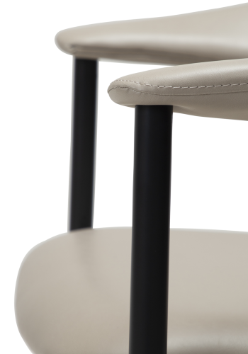 DAN-FORM ROVER Lenestol i kasjmirkunstskinn med svarte ben