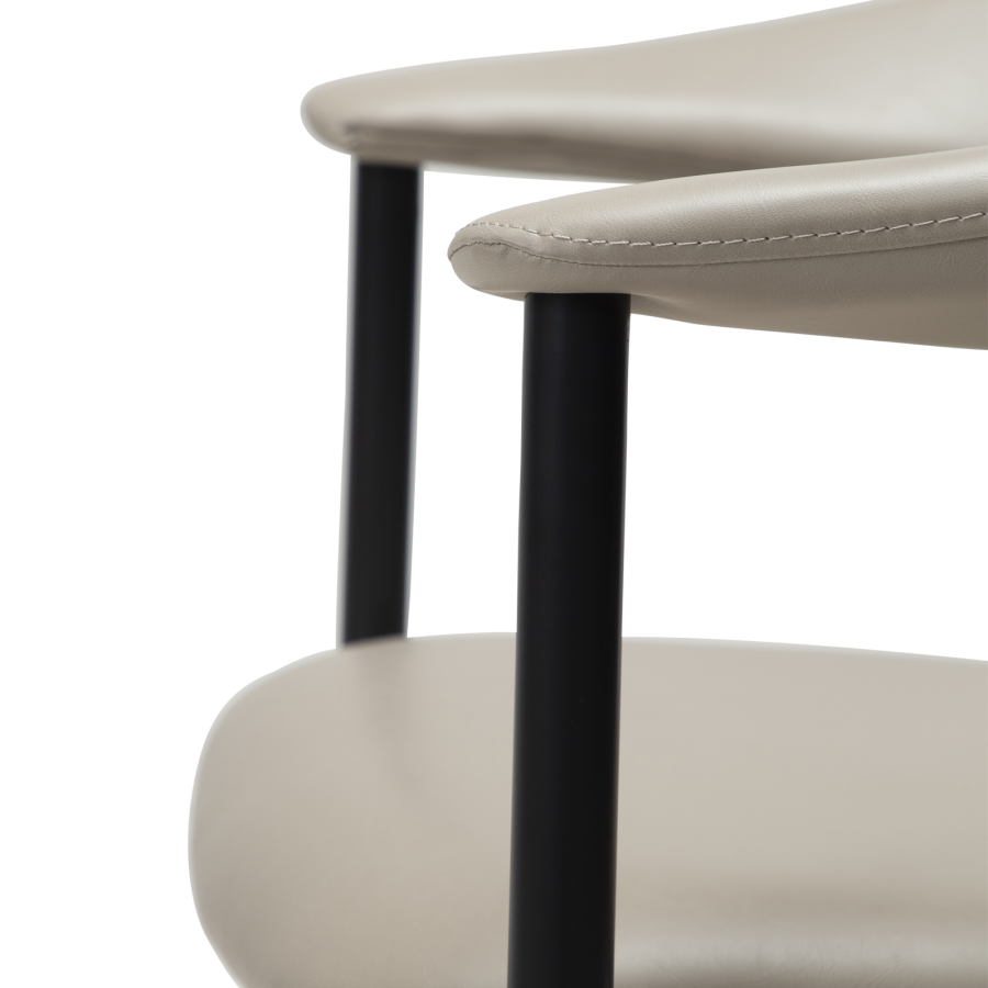 DAN-FORM ROVER Lenestol i kasjmirkunstskinn med svarte ben