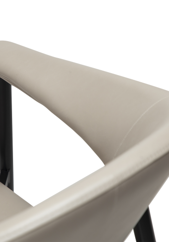 DAN-FORM ROVER Lenestol i kasjmirkunstskinn med svarte ben