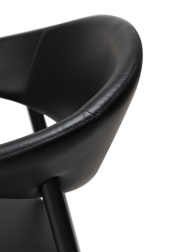 DAN-FORM ROVER Lenestol Vintage svart kunstskinn med svarte ben