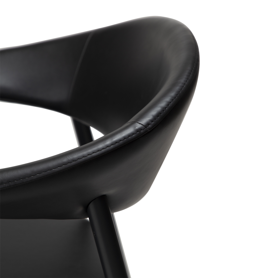 DAN-FORM ROVER Lenestol Vintage svart kunstskinn med svarte ben