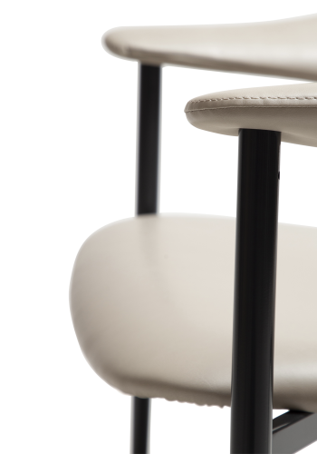 DAN-FORM ROVER Lounge Chair Cashmere Kunstleder mit schwarzen Beinen