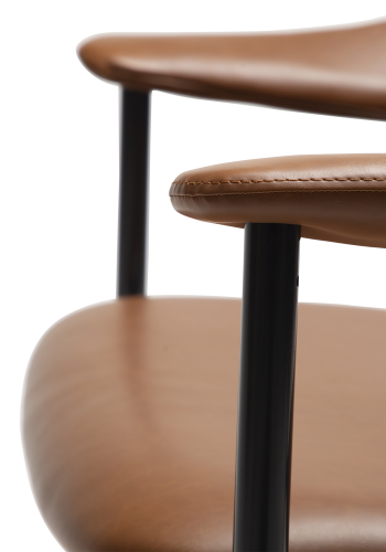 DAN-FORM ROVER lenestol Vintage lys brunt kunstskinn med svarte ben