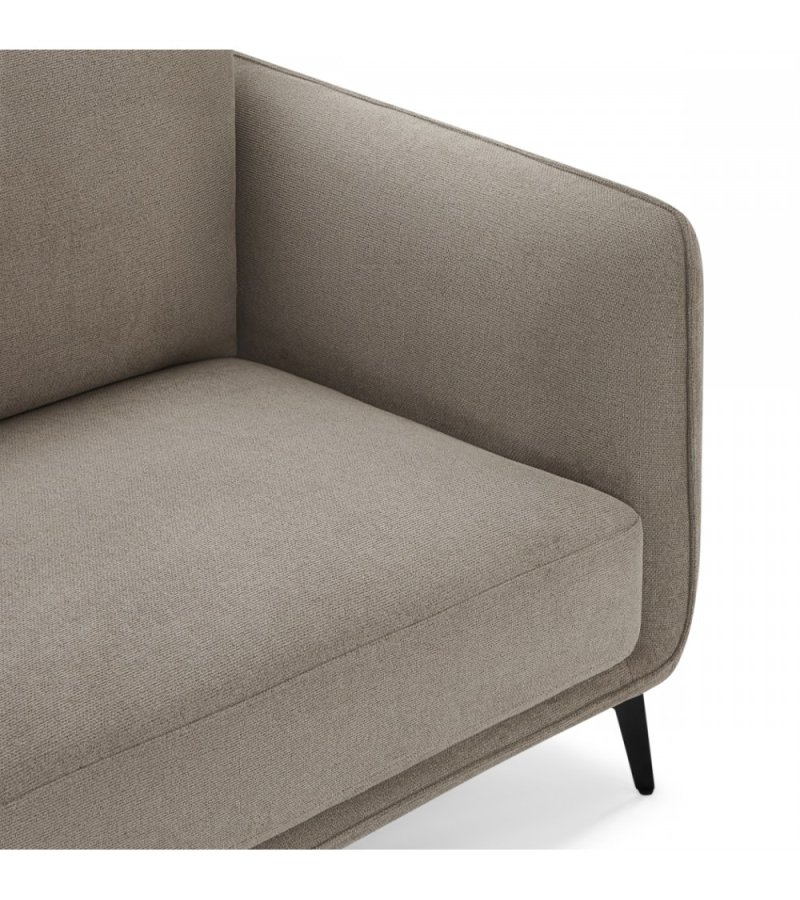 Selena 3-manns sofa - kamelbrunt stoff og sort metall