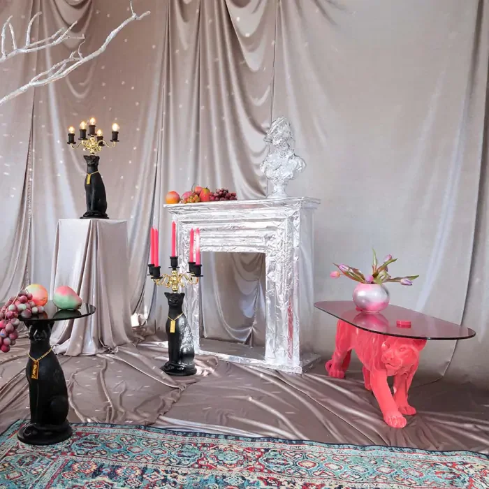 BOLD MONKEY Dope as hell Couchtisch – rauchschwarzes Glas und Pink Panther-Harz (90 x 40)