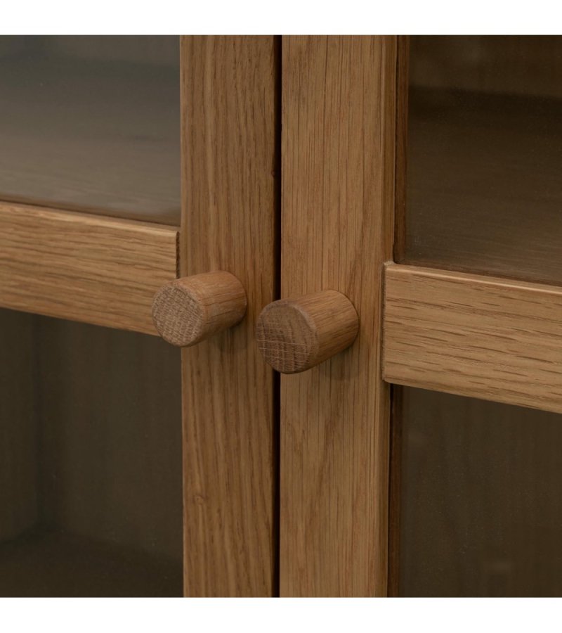 Svendborg H�jt vitrineskab, m. 2 l�ger og 3 hylder - glas og natur egetr�sfin�r og egetr�