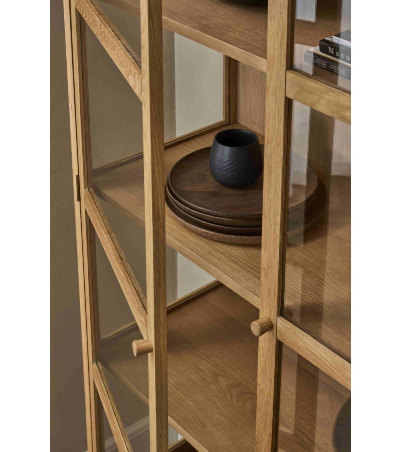 Svendborg H�jt vitrineskab, m. 2 l�ger og 3 hylder - glas og natur egetr�sfin�r og egetr�