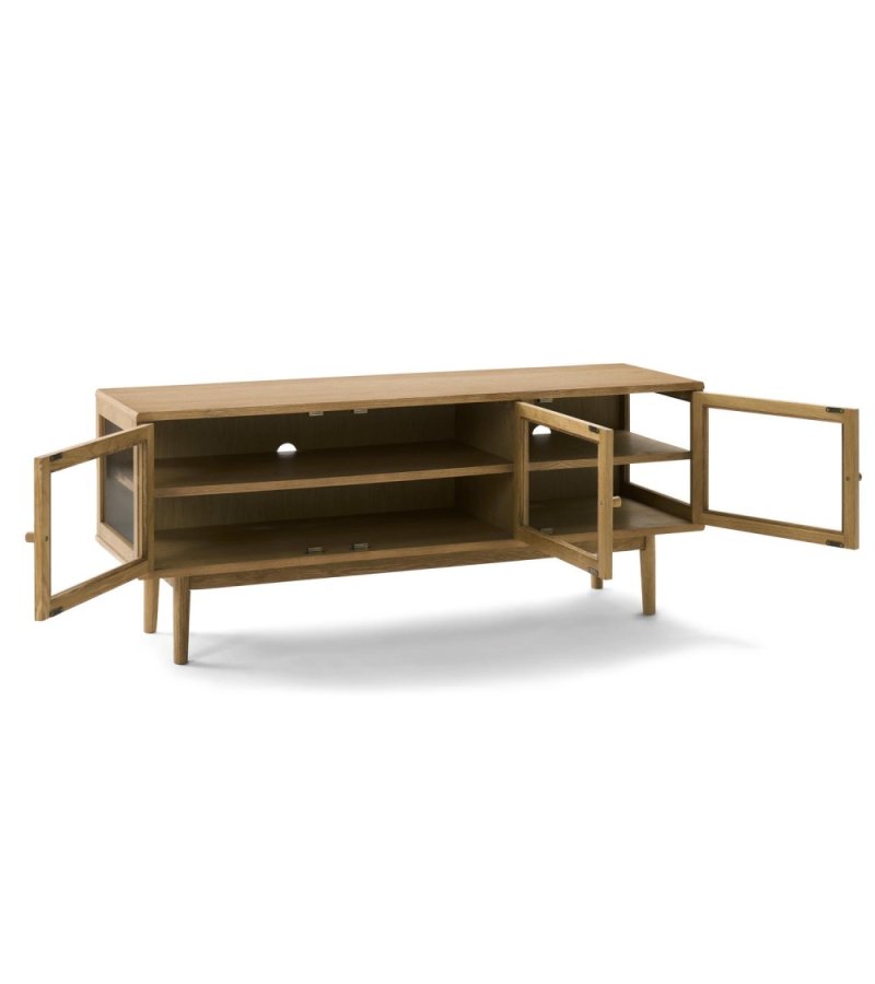 Svendborg TV-bord, m. 3 l�ger og 2 hylder - glas og natur egetr�sfin�r og egetr� (137x40)