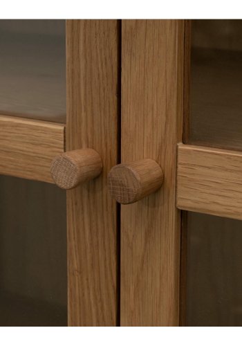 Svendborg TV-bord, m. 3 l�ger og 2 hylder - glas og natur egetr�sfin�r og egetr� (137x40)