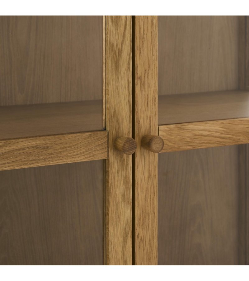 Svendborg TV-bord, m. 3 l�ger og 2 hylder - glas og natur egetr�sfin�r og egetr� (137x40)