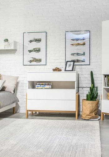 Victor garderobe for barn, m. 2 drer, 1 hengestang og 1 skuff - hvit laminat og eik